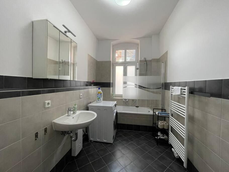 Lucky Stays Ls01 - Vollausstattung - Zentrum - Aufzug - Grosse Kueche - 2 Zimmer - Smart-Tv Magdeburg Kültér fotó